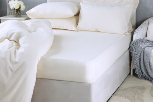 Easycare 200 Count Ultra Deep 46cm Fitted Sheet (Percale) Easycare 200 Count Ultra Deep 46cm Fitted Sheet (Percale)