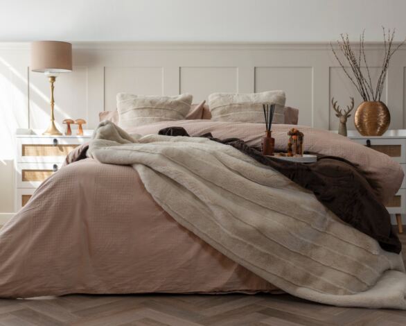 How to Layer a Bed for Every Season