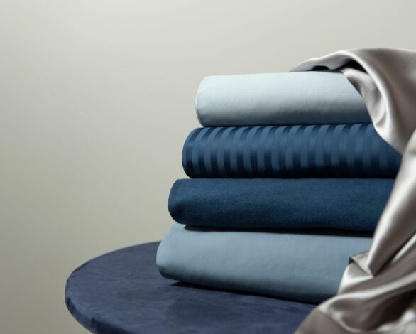 What is the Difference between a Flat and Fitted sheet?