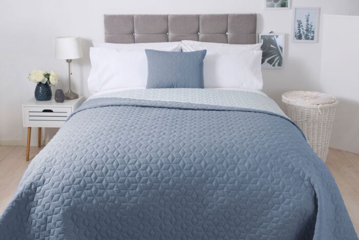 Bedspread, throw & blanket: What’s the difference?