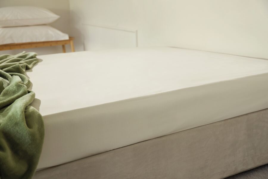 Belledorm Basics Polycotton Extra Deep Fitted Sheet - 38cm (15'') Depth Belledorm Basics Polycotton Extra Deep Fitted Sheet - 38cm (15'') Depth