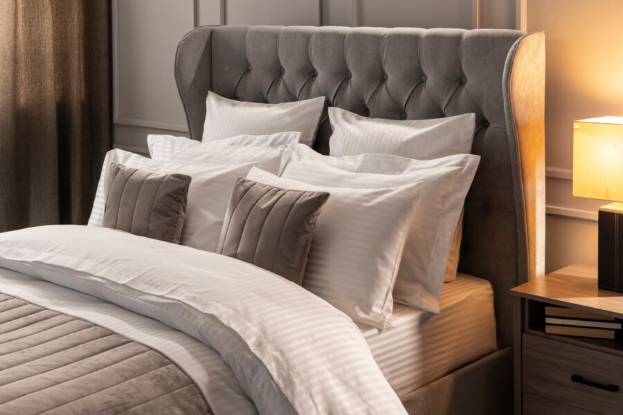 Hotel Suite 540 Count Satin Stripe 38cm Fitted Sheet Hotel Suite 540 Count Satin Stripe 38cm Fitted Sheet