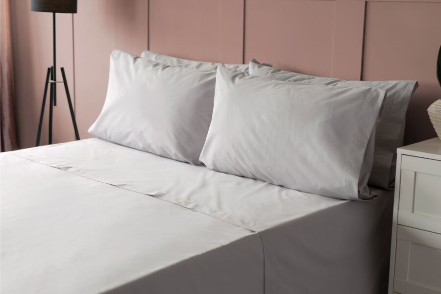 100% Cotton 200 Count Extra Deep 38cm Fitted Sheet (Percale) 100% Cotton 200 Count Extra Deep 38cm Fitted Sheet (Percale)