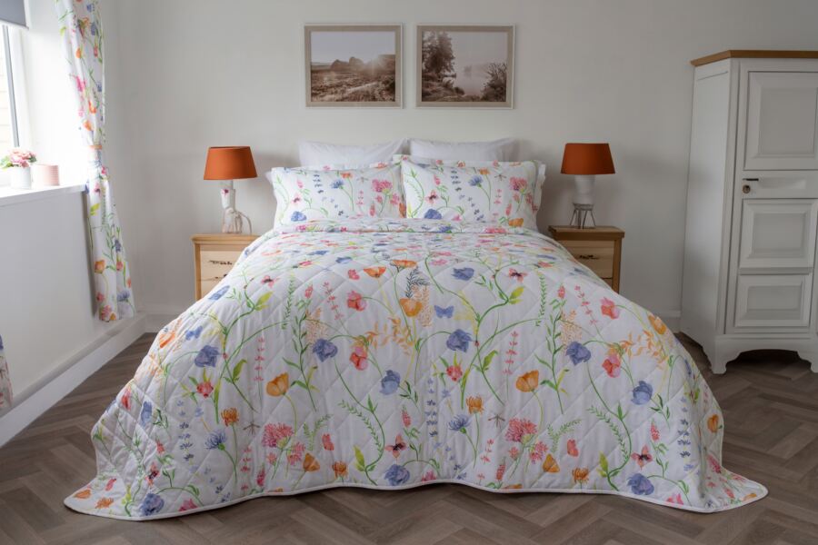 Larissa Bedspread