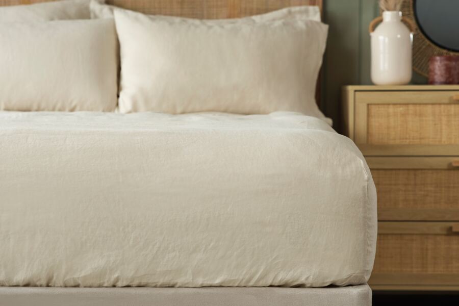 100% Linen Extra Deep Fitted Sheet - 38cm (15'') Depth 100% Linen Extra Deep Fitted Sheet - 38cm (15'') Depth