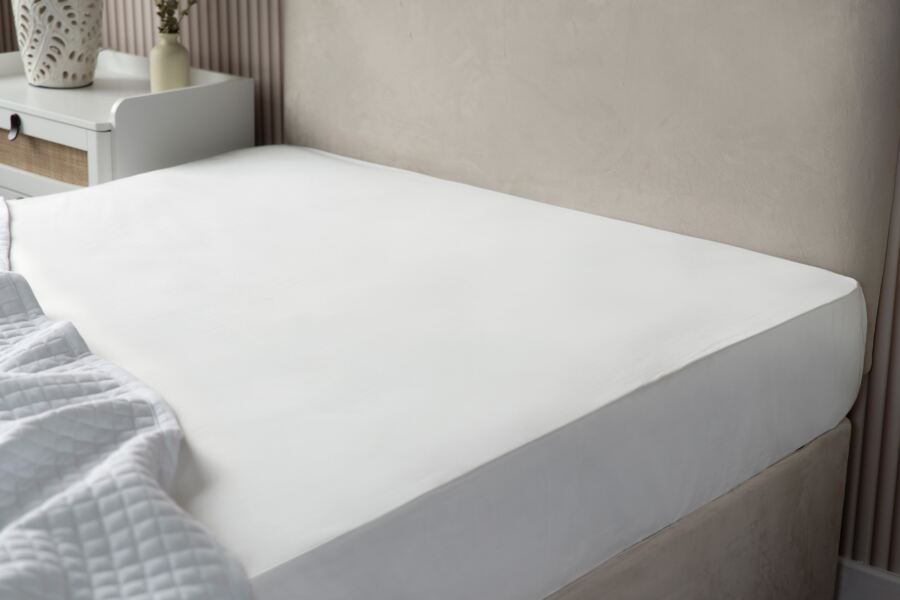 belledorm 200 Count Polycotton 13cm Fitted Sheet (Percale)