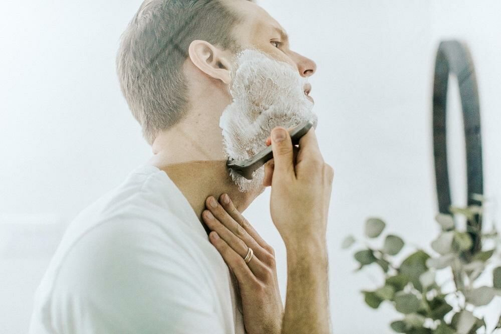 Man shaving in the mirror