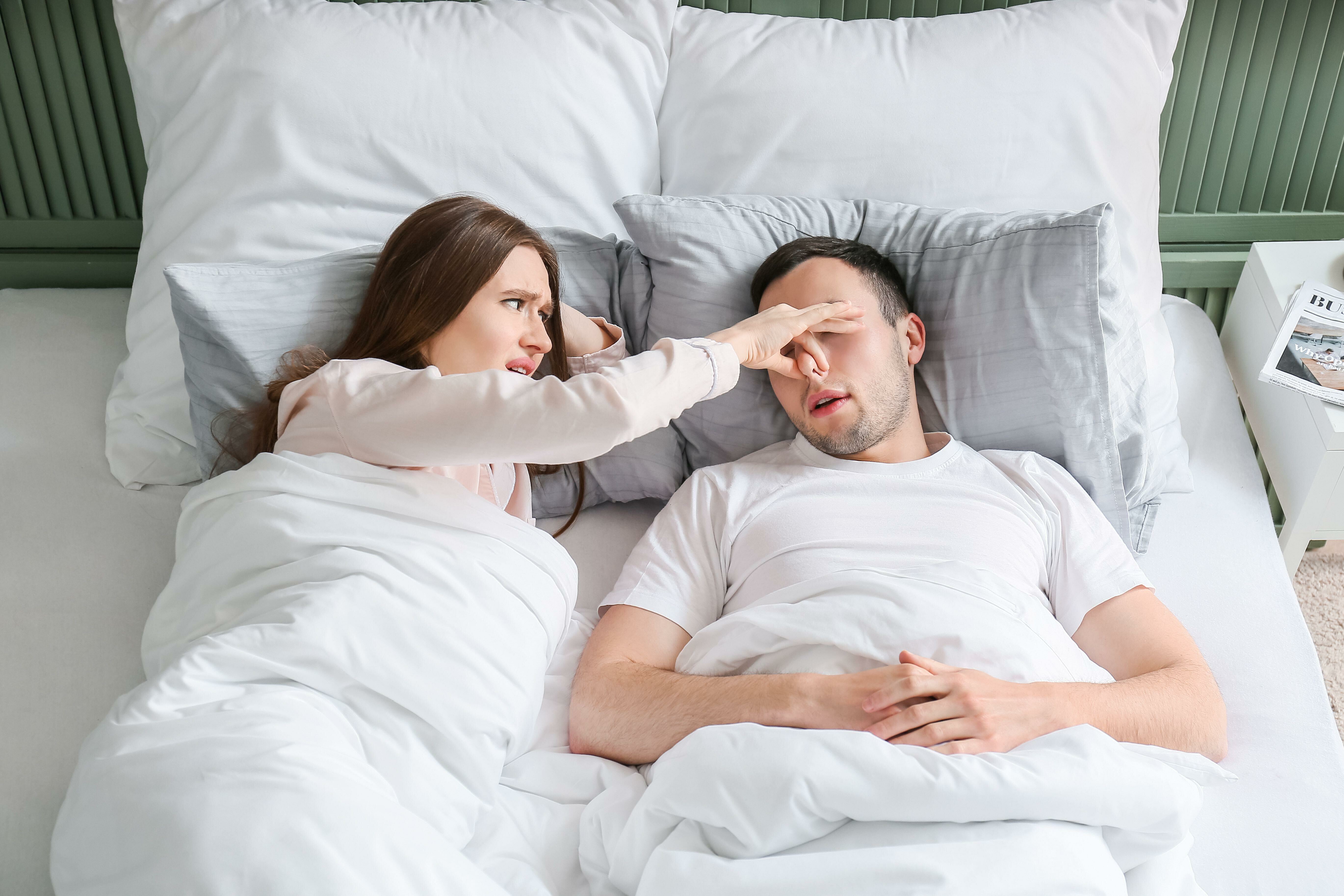 V shaped deals pillow snoring
